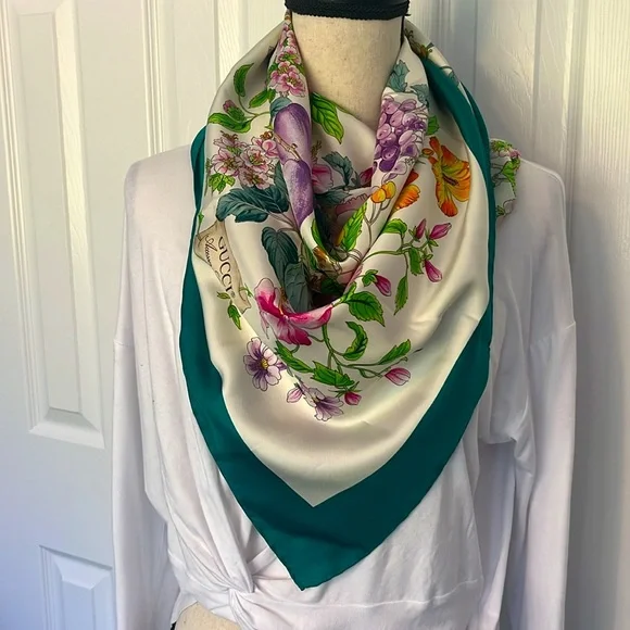 Gucci Blooms Silk Flora Garden Scarf - Picture 3 of 12